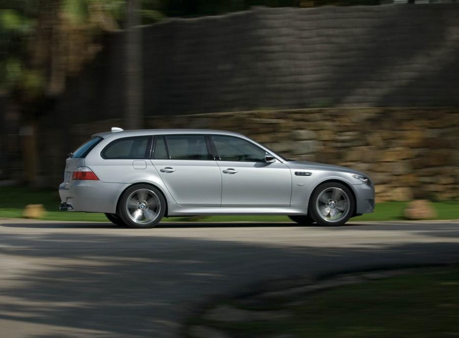  BMW M5 Touring 2009 года  (фото 45 из 51)